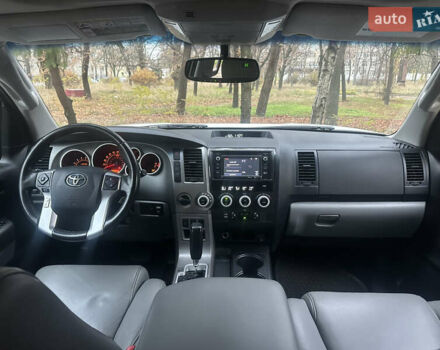 Белый Тойота Секвойя, объемом двигателя 5.7 л и пробегом 213 тыс. км за 25500 $, фото 28 на Automoto.ua