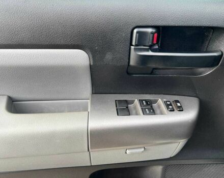 Білий Тойота Секвойя, об'ємом двигуна 5.7 л та пробігом 215 тис. км за 23500 $, фото 13 на Automoto.ua