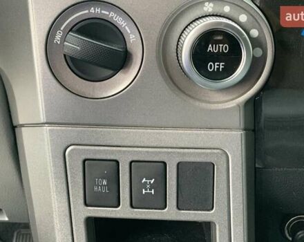 Белый Тойота Секвойя, объемом двигателя 5.7 л и пробегом 308 тыс. км за 34000 $, фото 8 на Automoto.ua