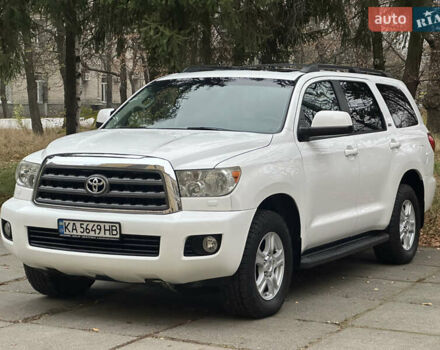 Белый Тойота Секвойя, объемом двигателя 5.7 л и пробегом 213 тыс. км за 25500 $, фото 5 на Automoto.ua