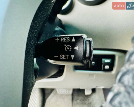 Белый Тойота Секвойя, объемом двигателя 5.7 л и пробегом 148 тыс. км за 37500 $, фото 24 на Automoto.ua