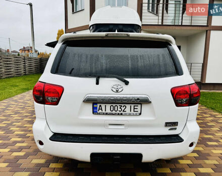 Белый Тойота Секвойя, объемом двигателя 5.7 л и пробегом 148 тыс. км за 37500 $, фото 5 на Automoto.ua