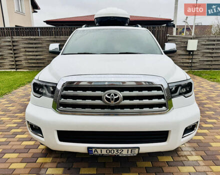 Белый Тойота Секвойя, объемом двигателя 5.7 л и пробегом 148 тыс. км за 37500 $, фото 1 на Automoto.ua