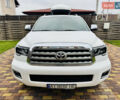 Белый Тойота Секвойя, объемом двигателя 5.7 л и пробегом 148 тыс. км за 37500 $, фото 1 на Automoto.ua