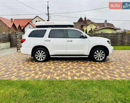 Белый Тойота Секвойя, объемом двигателя 5.7 л и пробегом 148 тыс. км за 37500 $, фото 3 на Automoto.ua