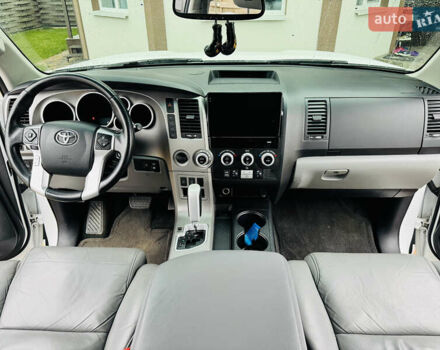 Белый Тойота Секвойя, объемом двигателя 5.7 л и пробегом 148 тыс. км за 37500 $, фото 19 на Automoto.ua