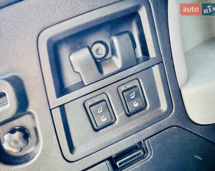 Белый Тойота Секвойя, объемом двигателя 5.7 л и пробегом 148 тыс. км за 37500 $, фото 30 на Automoto.ua