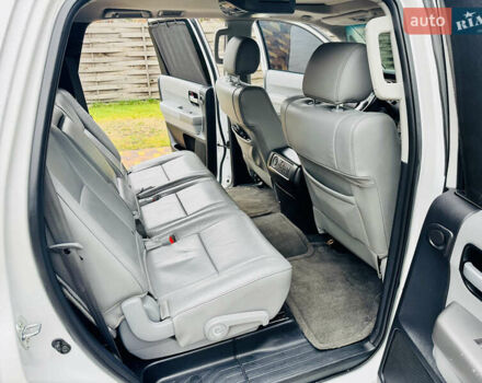 Белый Тойота Секвойя, объемом двигателя 5.7 л и пробегом 148 тыс. км за 37500 $, фото 14 на Automoto.ua