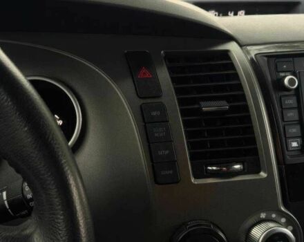 Белый Тойота Секвойя, объемом двигателя 5.7 л и пробегом 134 тыс. км за 19800 $, фото 9 на Automoto.ua