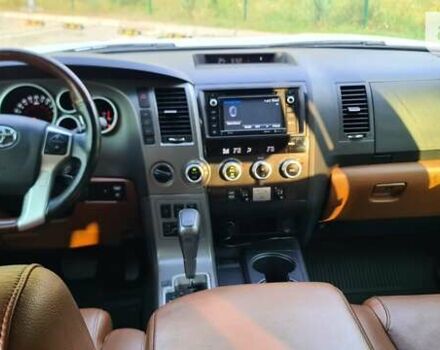 Білий Тойота Секвойя, об'ємом двигуна 5.7 л та пробігом 165 тис. км за 39800 $, фото 10 на Automoto.ua