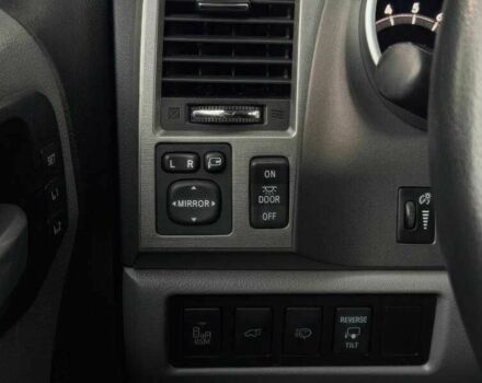 Белый Тойота Секвойя, объемом двигателя 5.7 л и пробегом 134 тыс. км за 19800 $, фото 6 на Automoto.ua