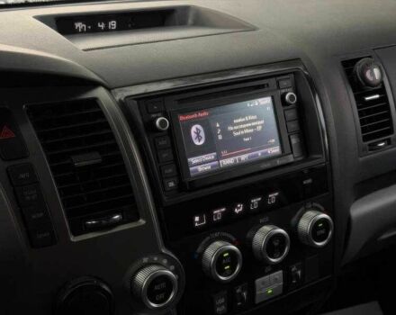 Белый Тойота Секвойя, объемом двигателя 5.7 л и пробегом 134 тыс. км за 19800 $, фото 10 на Automoto.ua