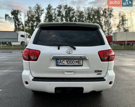 Белый Тойота Секвойя, объемом двигателя 5.66 л и пробегом 178 тыс. км за 37500 $, фото 4 на Automoto.ua