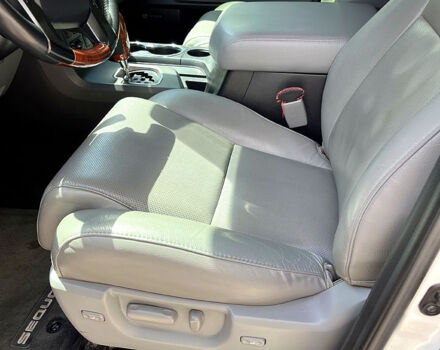 Білий Тойота Секвойя, об'ємом двигуна 5.7 л та пробігом 0 тис. км за 45000 $, фото 7 на Automoto.ua