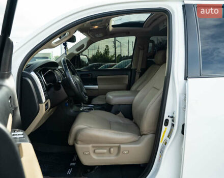 Белый Тойота Секвойя, объемом двигателя 5.66 л и пробегом 139 тыс. км за 39900 $, фото 16 на Automoto.ua