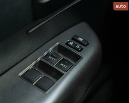 Белый Тойота Секвойя, объемом двигателя 5.66 л и пробегом 139 тыс. км за 39900 $, фото 19 на Automoto.ua