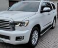 Белый Тойота Секвойя, объемом двигателя 5.66 л и пробегом 361 тыс. км за 34000 $, фото 1 на Automoto.ua