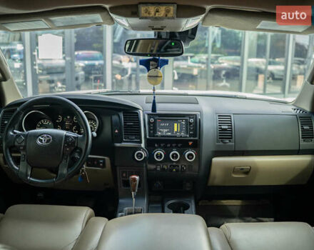 Белый Тойота Секвойя, объемом двигателя 5.66 л и пробегом 139 тыс. км за 39900 $, фото 22 на Automoto.ua