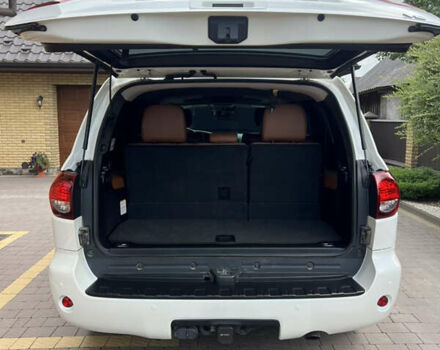 Белый Тойота Секвойя, объемом двигателя 5.7 л и пробегом 158 тыс. км за 44500 $, фото 6 на Automoto.ua