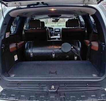 Белый Тойота Секвойя, объемом двигателя 5.66 л и пробегом 361 тыс. км за 34000 $, фото 10 на Automoto.ua