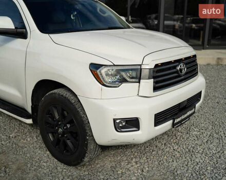Белый Тойота Секвойя, объемом двигателя 5.66 л и пробегом 139 тыс. км за 39900 $, фото 9 на Automoto.ua