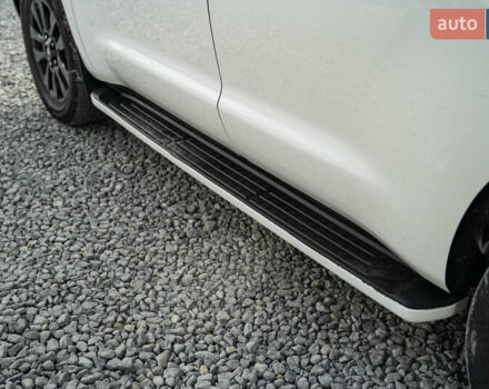 Белый Тойота Секвойя, объемом двигателя 5.66 л и пробегом 139 тыс. км за 39900 $, фото 15 на Automoto.ua