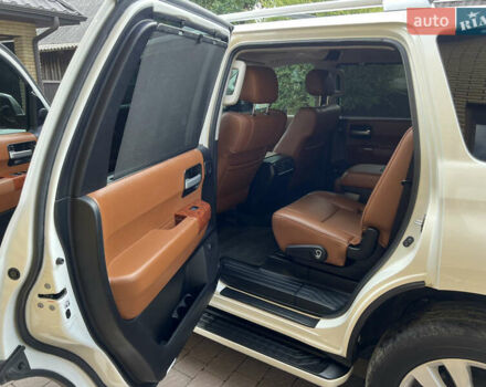 Белый Тойота Секвойя, объемом двигателя 5.7 л и пробегом 158 тыс. км за 44500 $, фото 8 на Automoto.ua