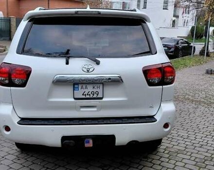 Белый Тойота Секвойя, объемом двигателя 5.66 л и пробегом 361 тыс. км за 34000 $, фото 3 на Automoto.ua