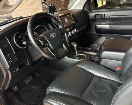 Белый Тойота Секвойя, объемом двигателя 5.66 л и пробегом 148 тыс. км за 37500 $, фото 5 на Automoto.ua