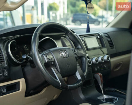 Белый Тойота Секвойя, объемом двигателя 5.66 л и пробегом 139 тыс. км за 39900 $, фото 21 на Automoto.ua