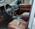 Белый Тойота Секвойя, объемом двигателя 5.66 л и пробегом 361 тыс. км за 34000 $, фото 7 на Automoto.ua