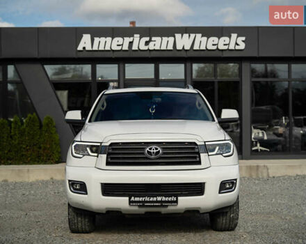 Белый Тойота Секвойя, объемом двигателя 5.66 л и пробегом 139 тыс. км за 39900 $, фото 1 на Automoto.ua