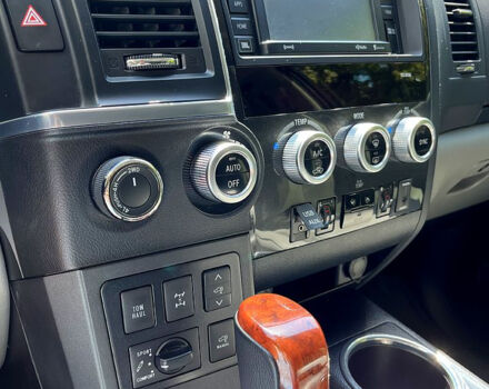 Білий Тойота Секвойя, об'ємом двигуна 5.7 л та пробігом 0 тис. км за 45000 $, фото 8 на Automoto.ua