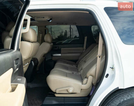 Белый Тойота Секвойя, объемом двигателя 5.66 л и пробегом 139 тыс. км за 39900 $, фото 33 на Automoto.ua