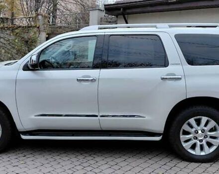 Белый Тойота Секвойя, объемом двигателя 5.66 л и пробегом 361 тыс. км за 34000 $, фото 5 на Automoto.ua