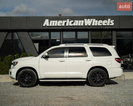 Белый Тойота Секвойя, объемом двигателя 5.66 л и пробегом 139 тыс. км за 39900 $, фото 3 на Automoto.ua