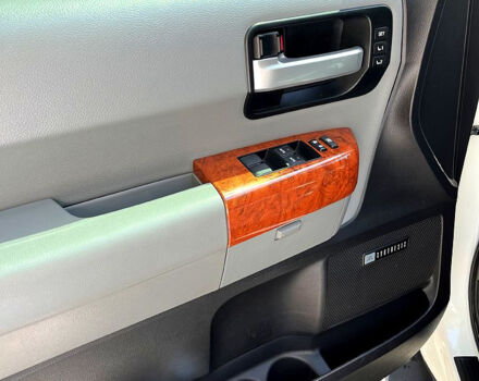 Білий Тойота Секвойя, об'ємом двигуна 5.7 л та пробігом 0 тис. км за 45000 $, фото 6 на Automoto.ua