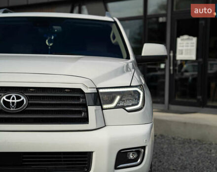 Белый Тойота Секвойя, объемом двигателя 5.66 л и пробегом 139 тыс. км за 39900 $, фото 12 на Automoto.ua