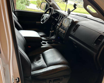 Белый Тойота Секвойя, объемом двигателя 5.66 л и пробегом 148 тыс. км за 37500 $, фото 7 на Automoto.ua