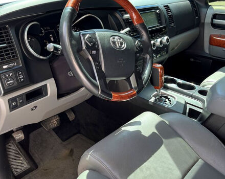 Білий Тойота Секвойя, об'ємом двигуна 5.7 л та пробігом 0 тис. км за 45000 $, фото 5 на Automoto.ua