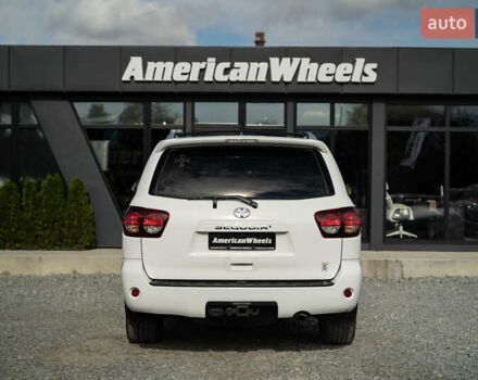 Белый Тойота Секвойя, объемом двигателя 5.66 л и пробегом 139 тыс. км за 39900 $, фото 5 на Automoto.ua