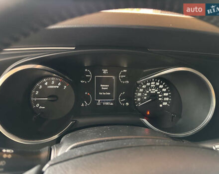 Белый Тойота Секвойя, объемом двигателя 5.66 л и пробегом 148 тыс. км за 37500 $, фото 4 на Automoto.ua