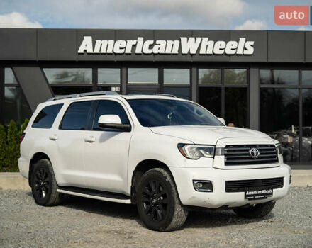 Белый Тойота Секвойя, объемом двигателя 5.66 л и пробегом 139 тыс. км за 39900 $, фото 2 на Automoto.ua
