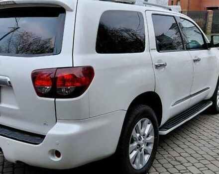 Белый Тойота Секвойя, объемом двигателя 5.66 л и пробегом 361 тыс. км за 34000 $, фото 2 на Automoto.ua