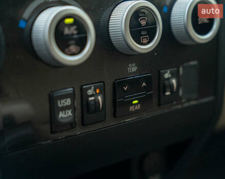 Белый Тойота Секвойя, объемом двигателя 5.66 л и пробегом 139 тыс. км за 39900 $, фото 29 на Automoto.ua