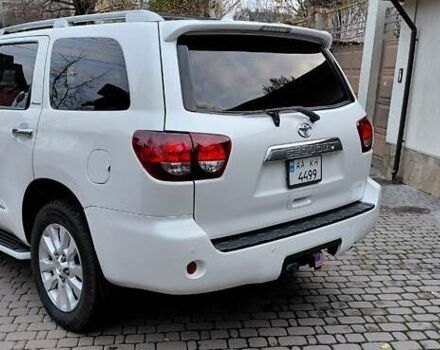 Белый Тойота Секвойя, объемом двигателя 5.66 л и пробегом 361 тыс. км за 34000 $, фото 4 на Automoto.ua