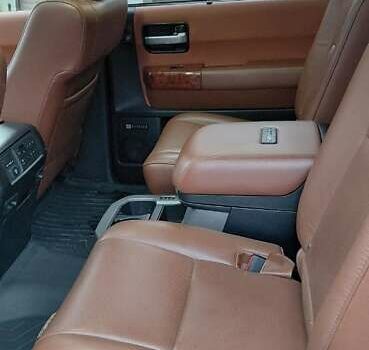 Белый Тойота Секвойя, объемом двигателя 5.66 л и пробегом 361 тыс. км за 34000 $, фото 9 на Automoto.ua