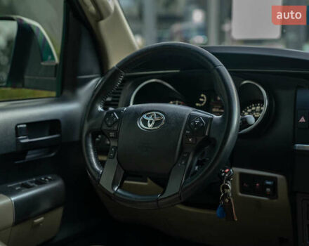 Белый Тойота Секвойя, объемом двигателя 5.66 л и пробегом 139 тыс. км за 39900 $, фото 23 на Automoto.ua