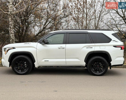 Белый Тойота Секвойя, объемом двигателя 3.45 л и пробегом 36 тыс. км за 92900 $, фото 3 на Automoto.ua