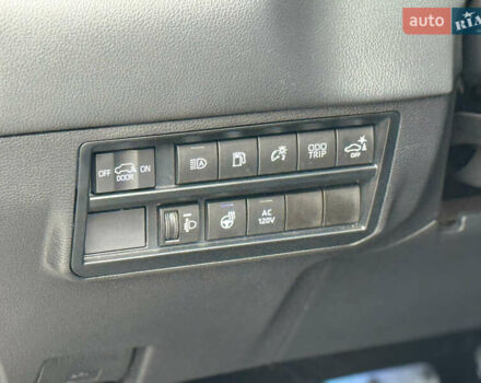 Белый Тойота Секвойя, объемом двигателя 3.45 л и пробегом 36 тыс. км за 92900 $, фото 10 на Automoto.ua